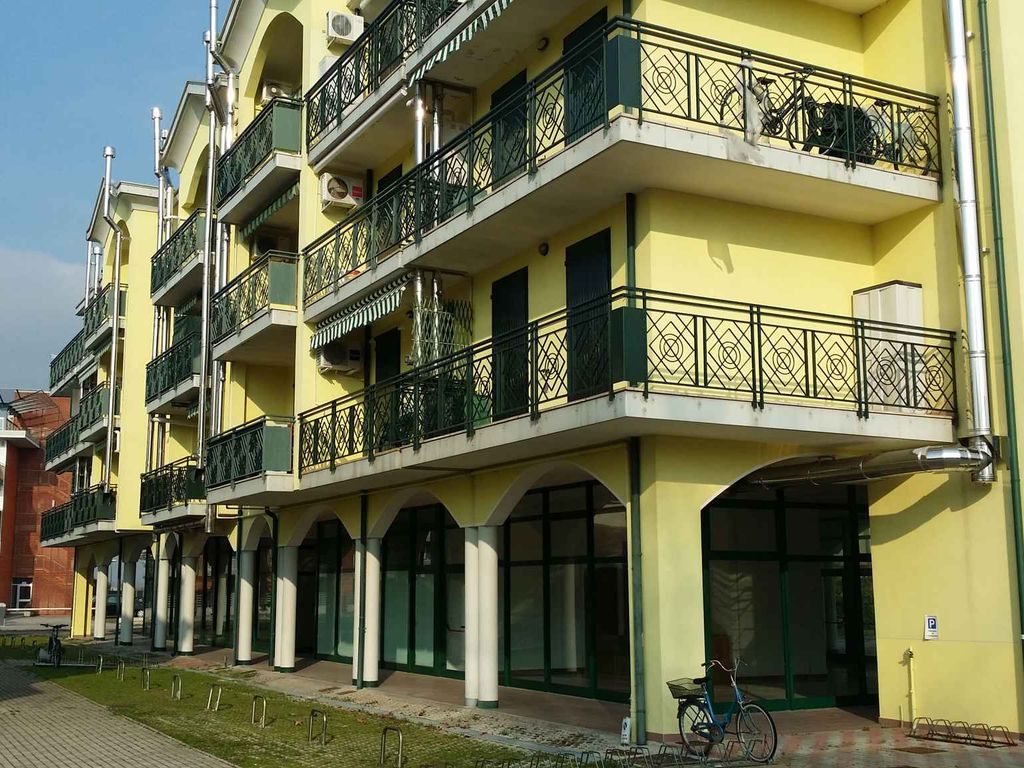 Studio mit Klimaanlage und Balkon