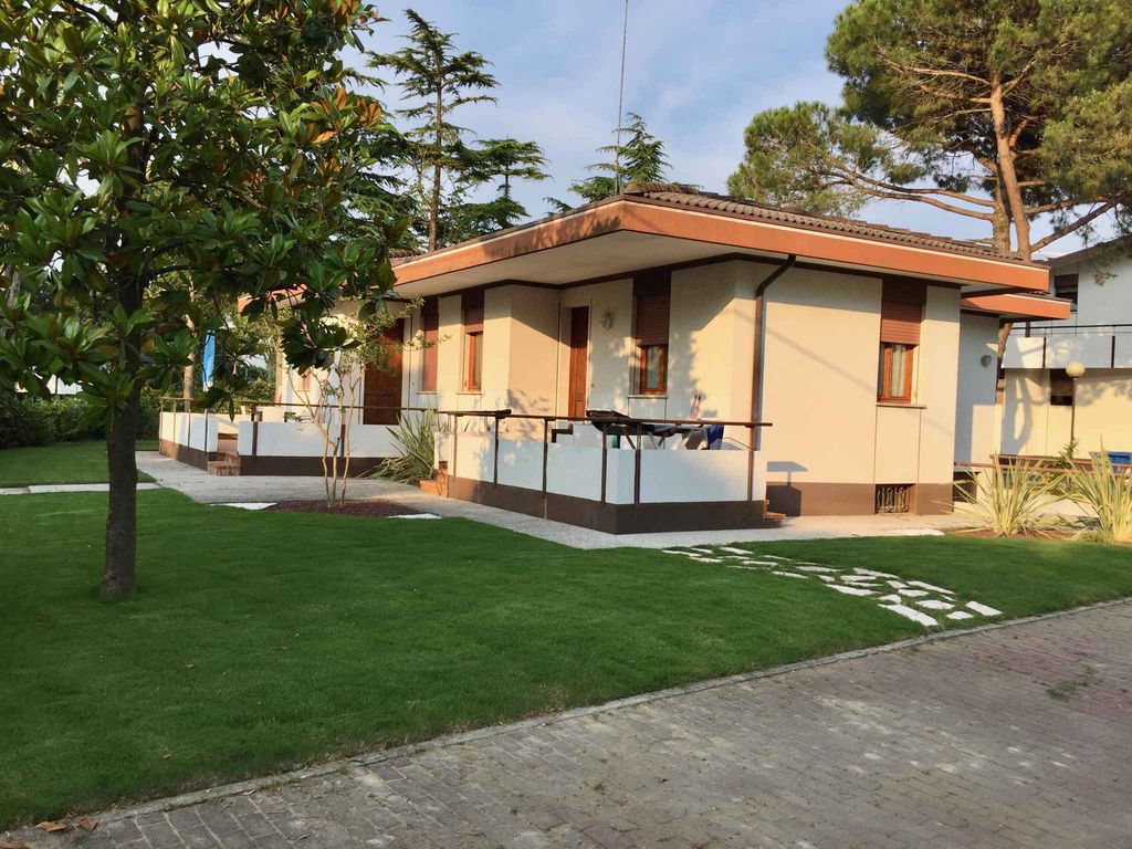 Bungalow mit Außenpool und Klimaanlage