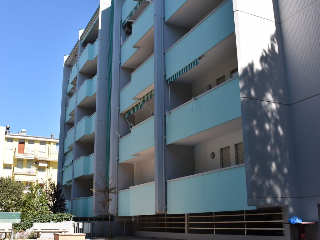Ferienwohnung mit Klimaanlage und Balkon