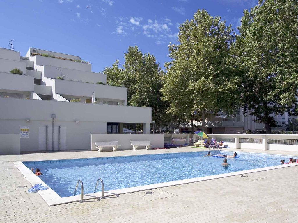 Ferienwohnung mit Gemeinschaftspool und Klimaanlage