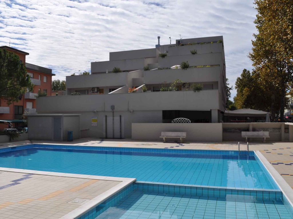 Ferienwohnung mit Gemeinschaftspool und Klimaanlage