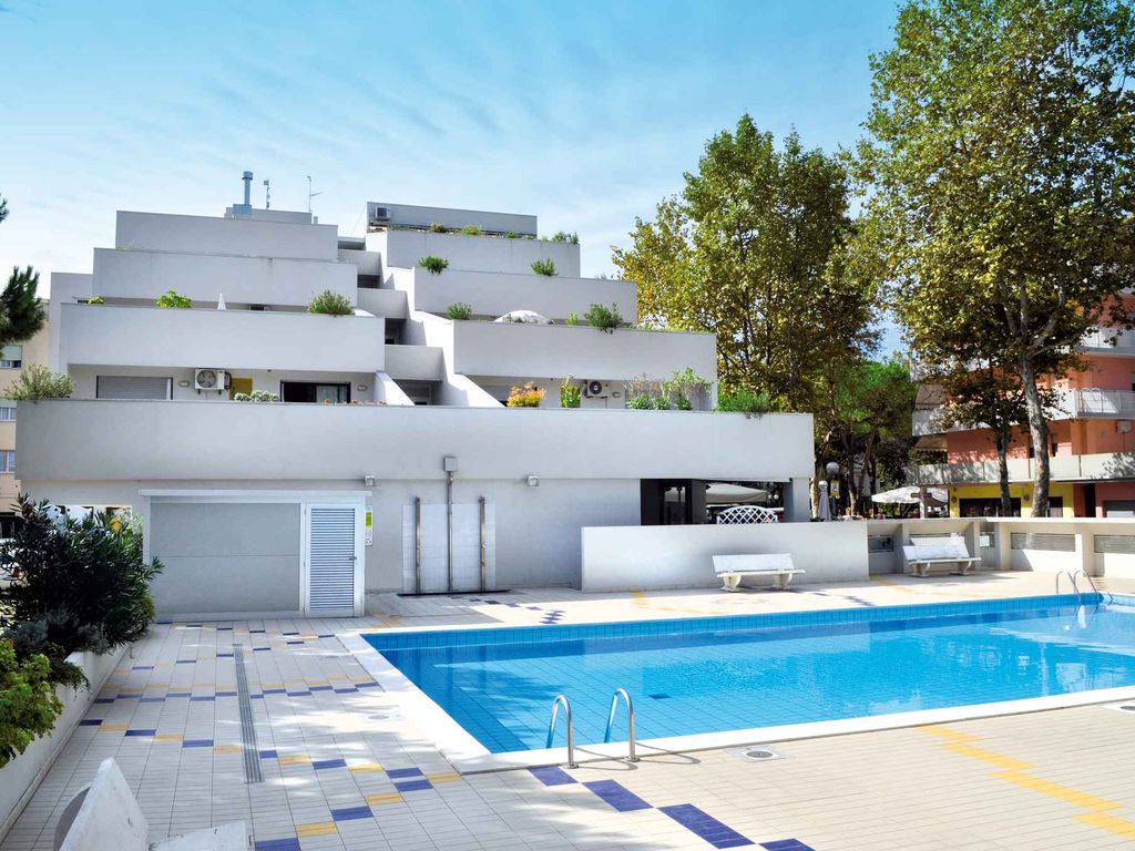 Ferienwohnung mit Gemeinschaftspool und Klimaanlage