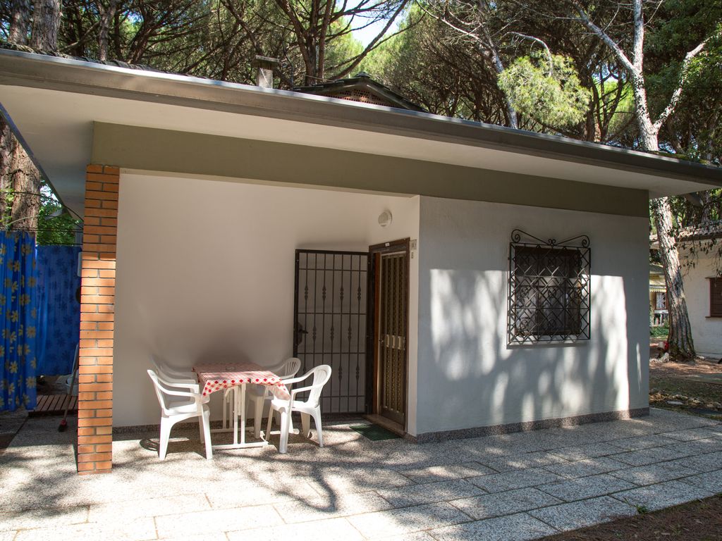 Bungalow 80 m vom Strand mitten im Pinienhain