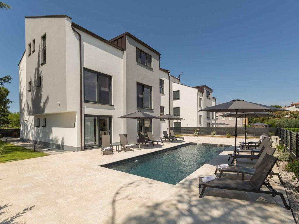 Ferienwohnung mit Pool und WLAN