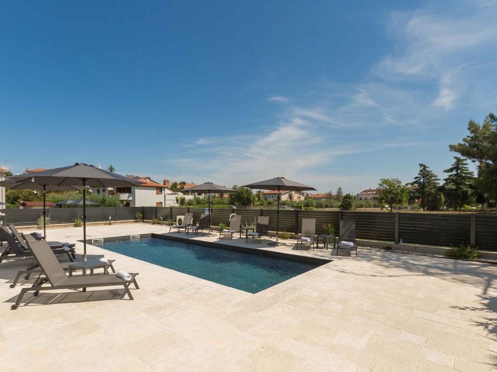 Ferienwohnung mit Pool und WLAN