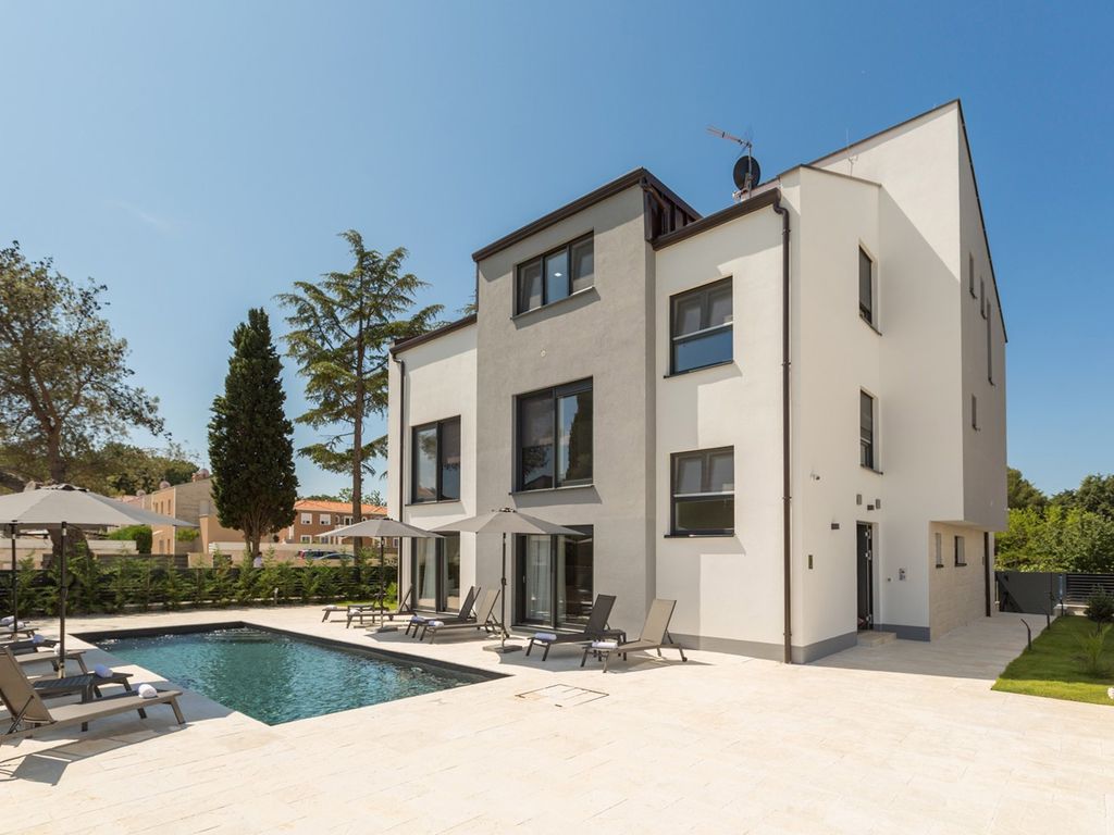 Ferienwohnung mit Pool und WLAN