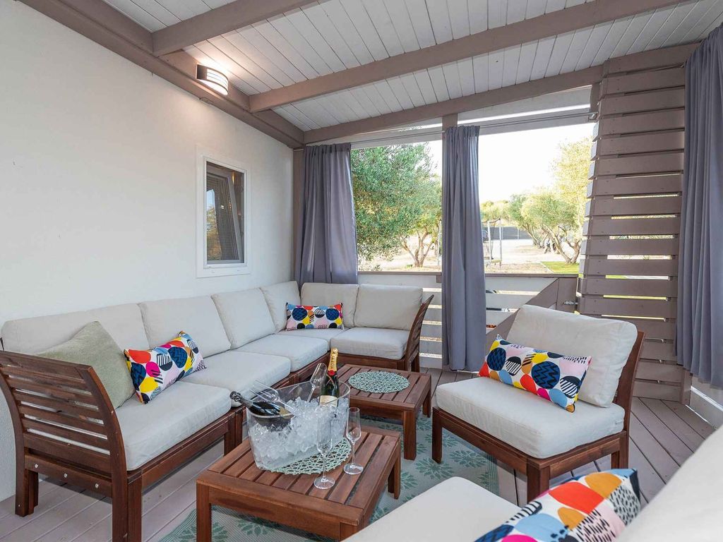 Ferienhaus mit Terrasse und Klimaanlage