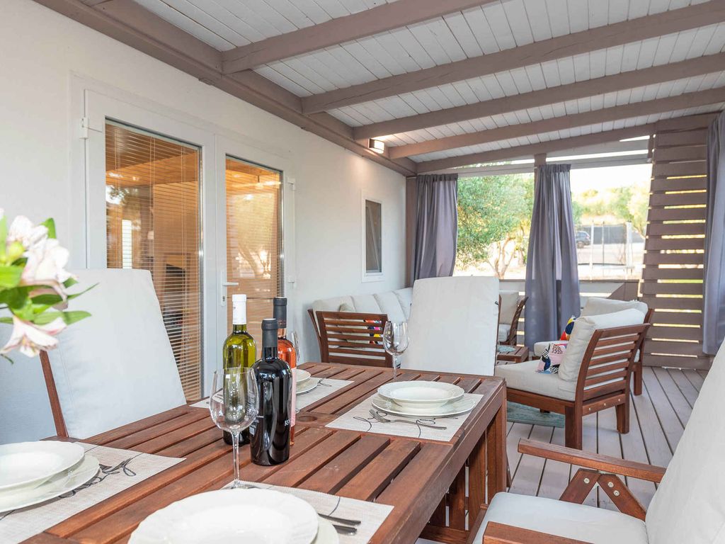 Ferienhaus mit Terrasse und Klimaanlage