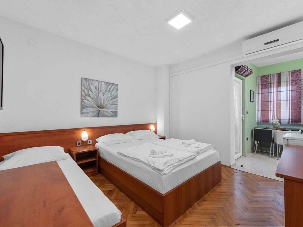 Ferienwohnung mit Pool und Klimaanlage