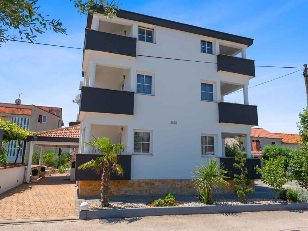Ferienwohnung mit Pool und Klimaanlage