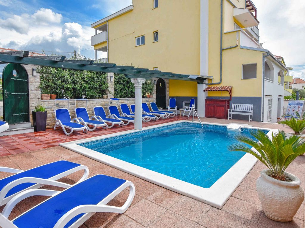Ferienwohnung mit Pool und Klimaanlage