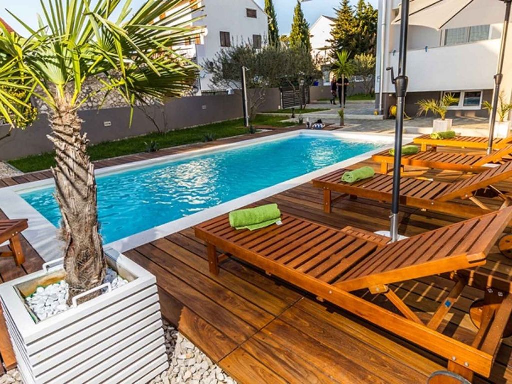Ferienwohnung familienfreundlich mit Klimaanlage, Grillmöglichkeit, Pool und Parkplatz