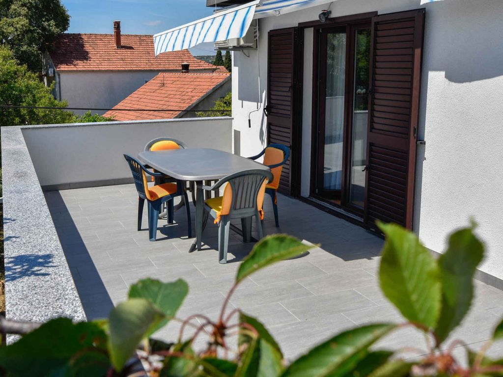 Ferienwohnung Familienfreundlich mit Klimaanlage, Grillmöglichkeit und Internet