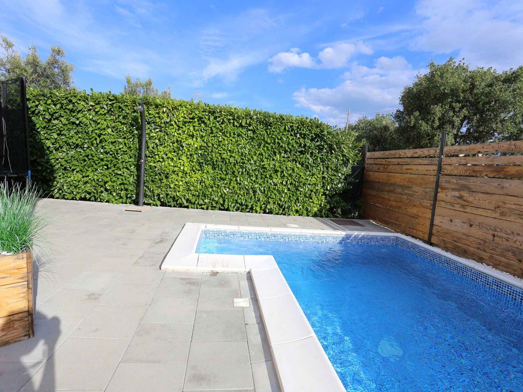Ferienwohnung mit Klimaanlage, Balkon und Pool