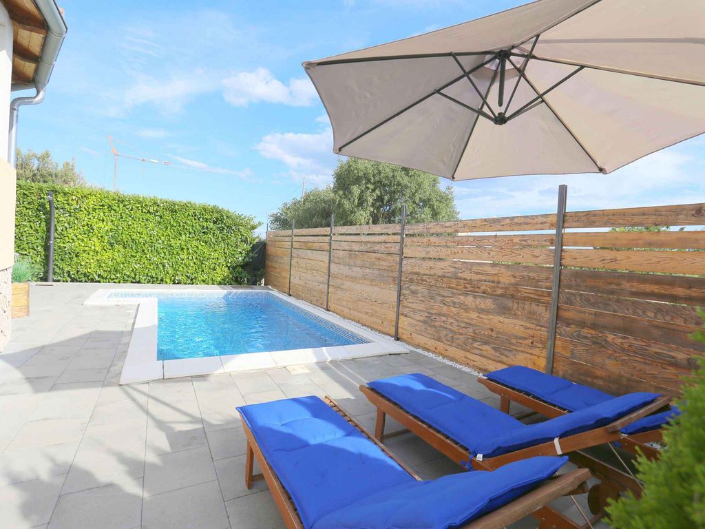 Ferienwohnung mit Klimaanlage, Balkon und Pool
