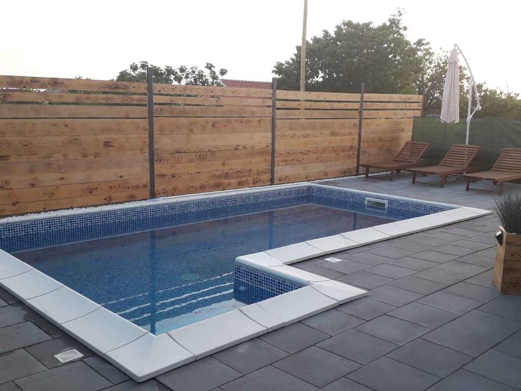Ferienwohnung mit Klimaanlage, Balkon und Pool