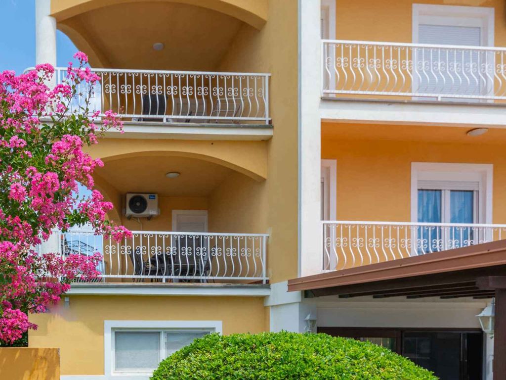 Ferienwohnung mit Klimaanlage und Balkon