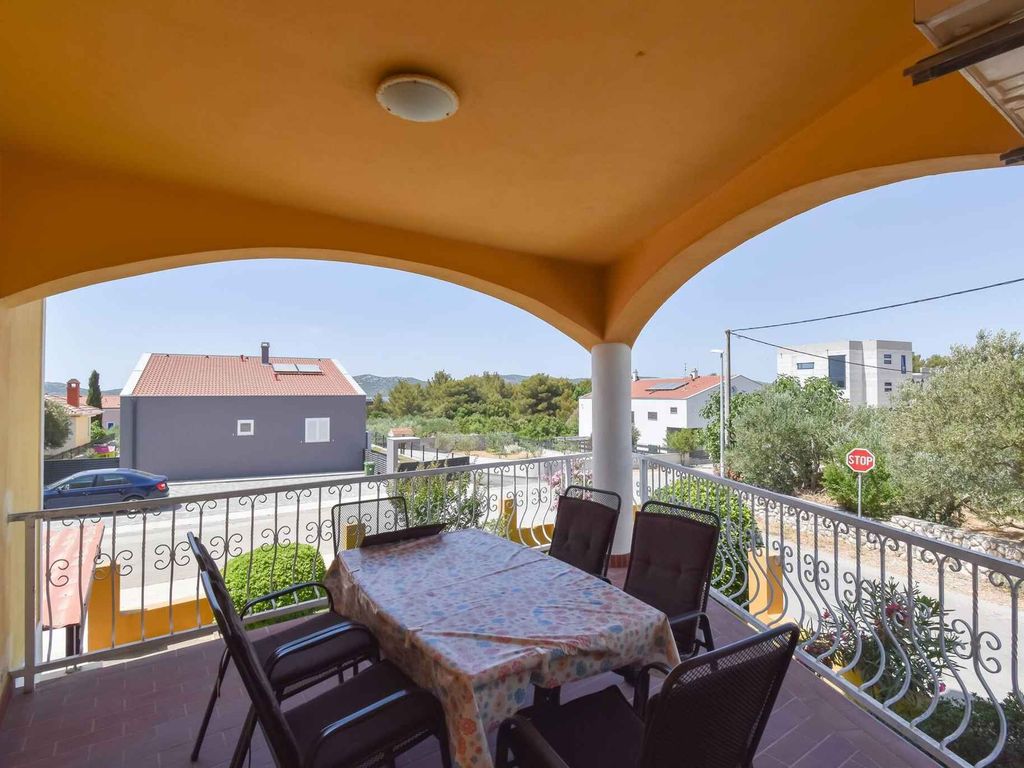 Ferienwohnung mit Klimaanlage und Balkon