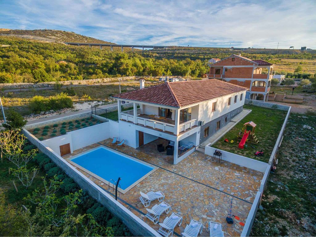 Ferienhaus mit Klimaanlage und Pool