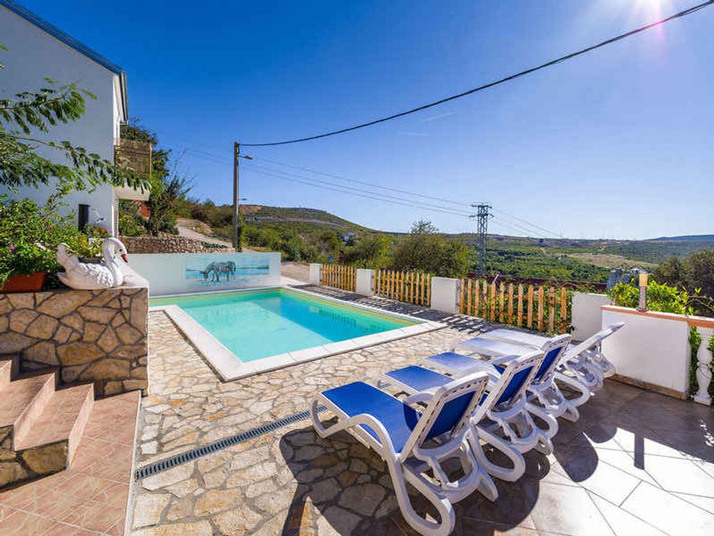 Ferienhaus mit Pool und Meerblick