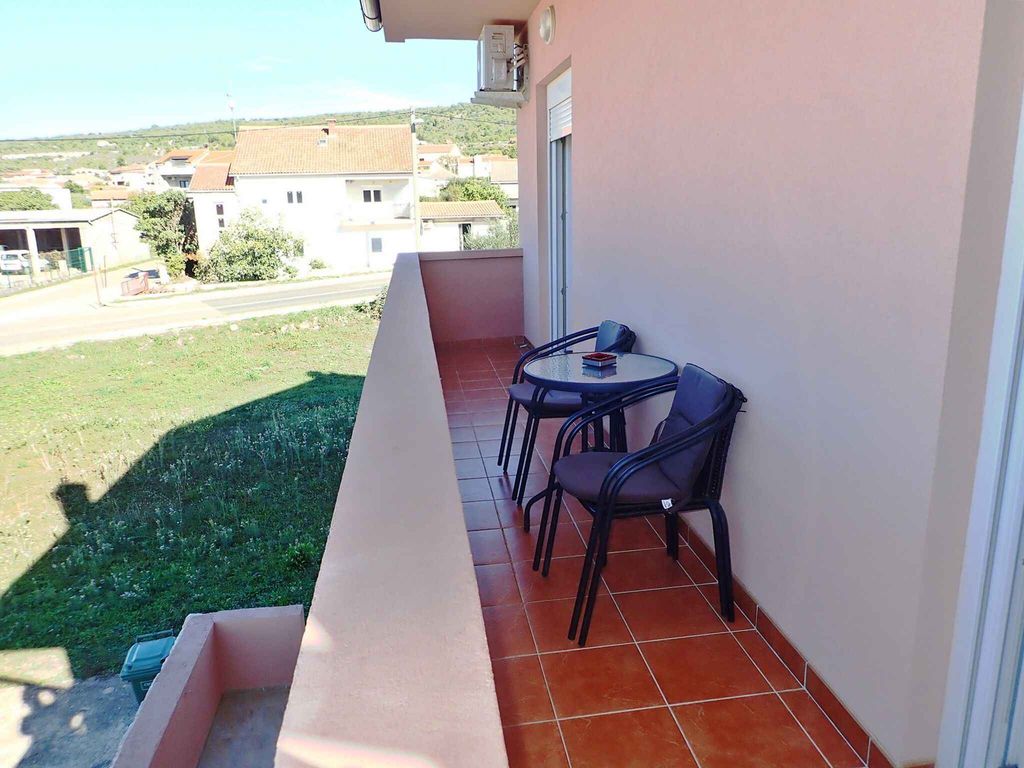 Ferienwohnung mit Klimaanlage und Balkon in der Strandnähe