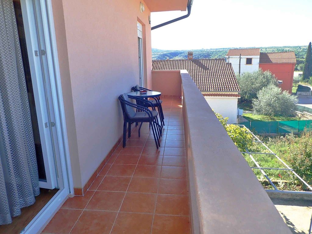 Ferienwohnung mit Klimaanlage und Balkon in der Strandnähe
