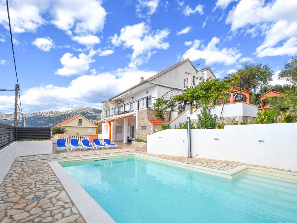 Ferienhaus mit Klimaanlage und Pool