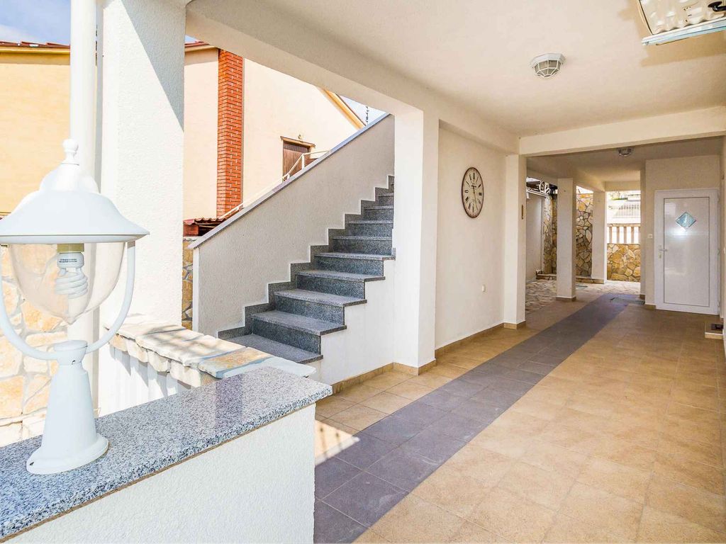 Ferienwohnung mit Klimaanlage und Balkon