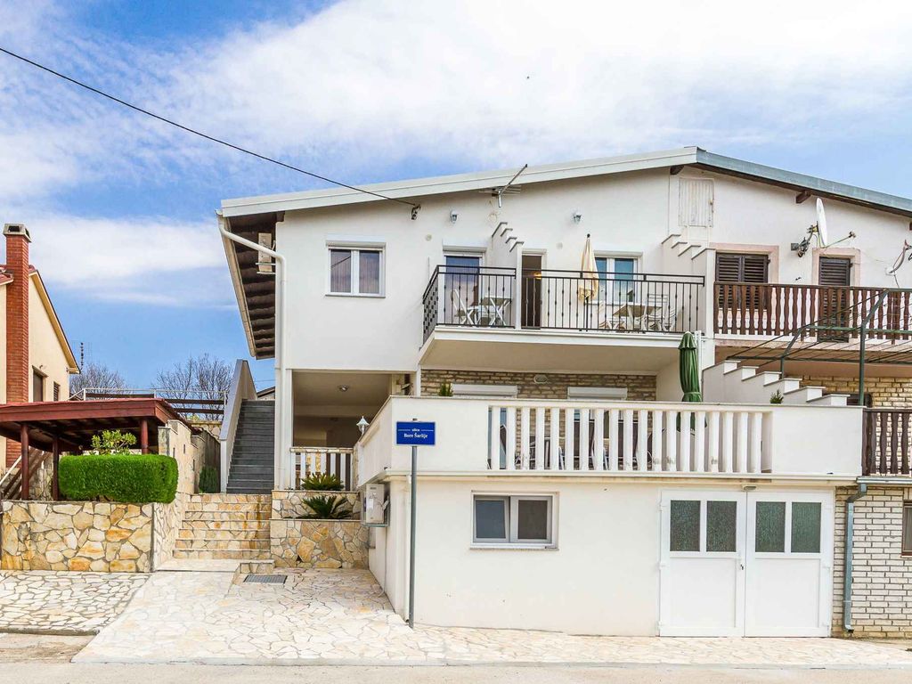 Ferienwohnung mit Klimaanlage und Balkon
