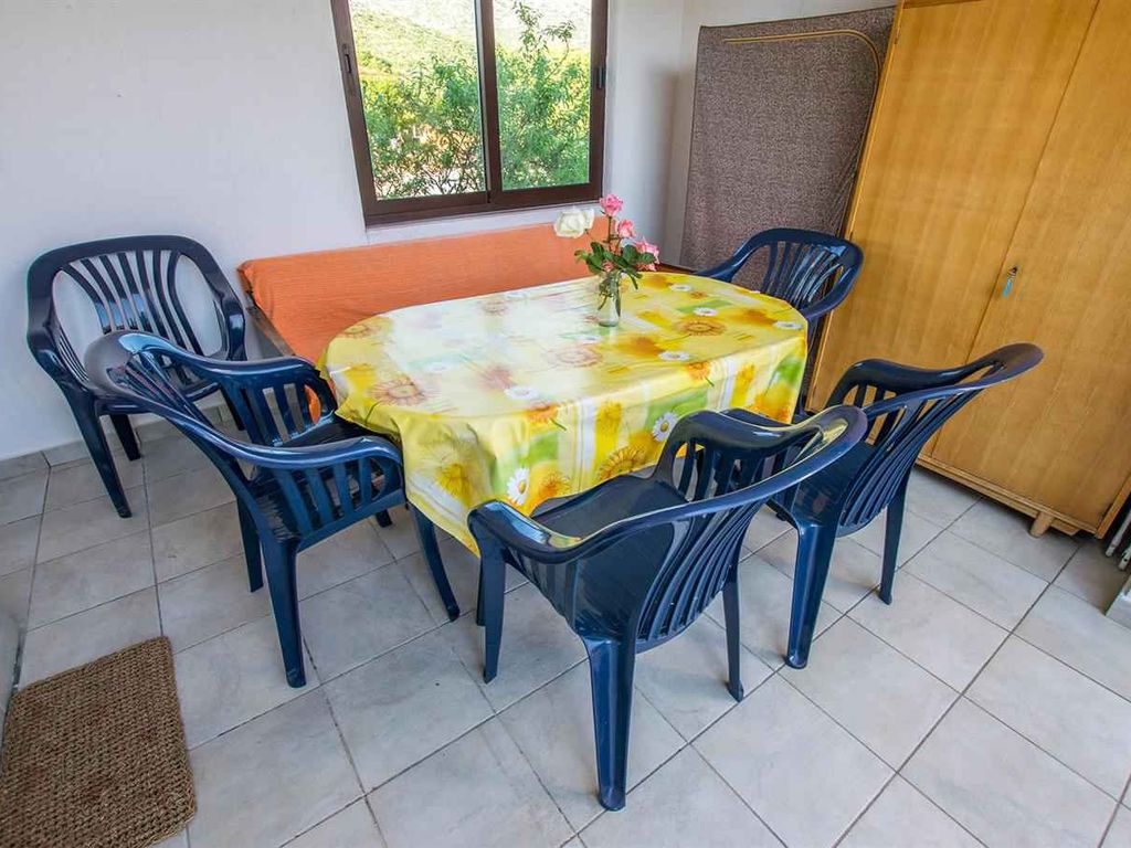 Ferienwohnung Familienfreundlich mit Klimaanlage, Grillmöglichkeit und Parkplatz