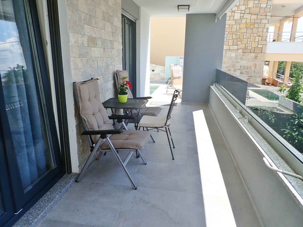 Ferienhaus familienfreundlich mit Whirpool, Pool, Spielzimmer und Parkplatz