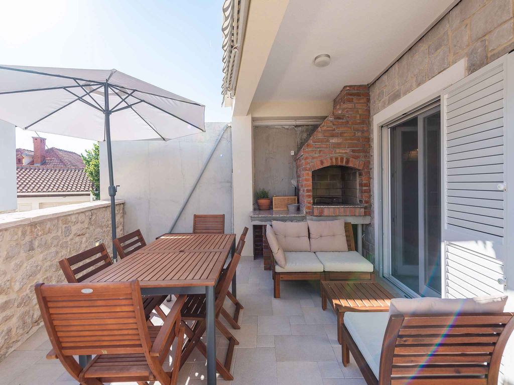 Ferienhaus mit Klimaanlage und Balkon