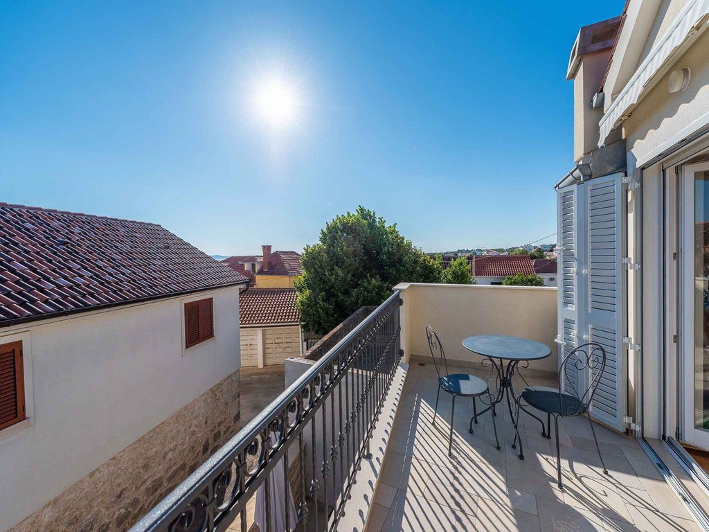 Ferienhaus mit Klimaanlage und Balkon