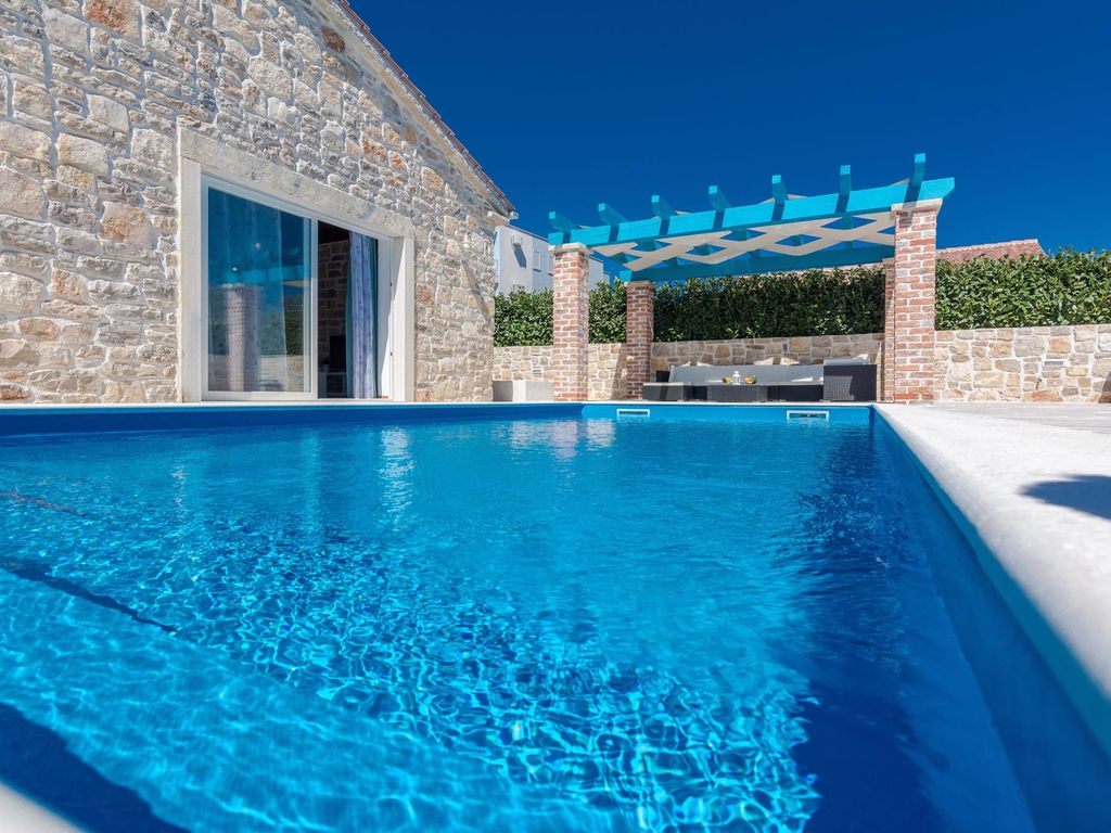 Villa mit Pool, Klimaanlage und Grill