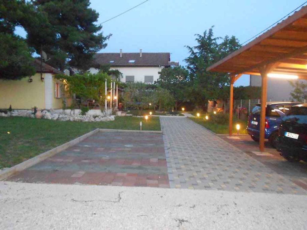 Ferienhaus 50 meter vom Meter mit großem Garten