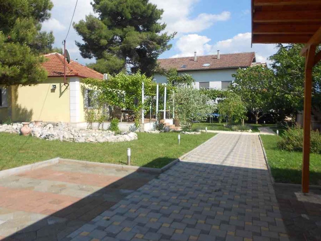 Ferienhaus 50 meter vom Meter mit großem Garten