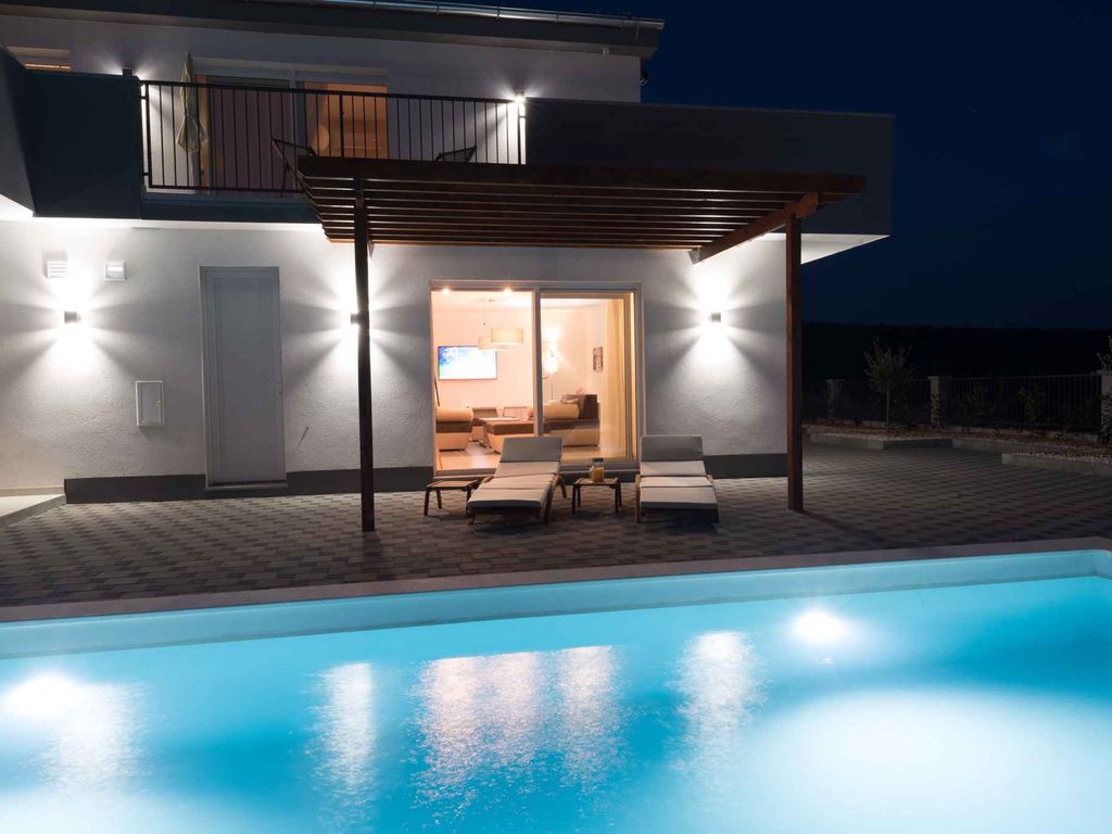 Villa mit Pool und Klimaanlage