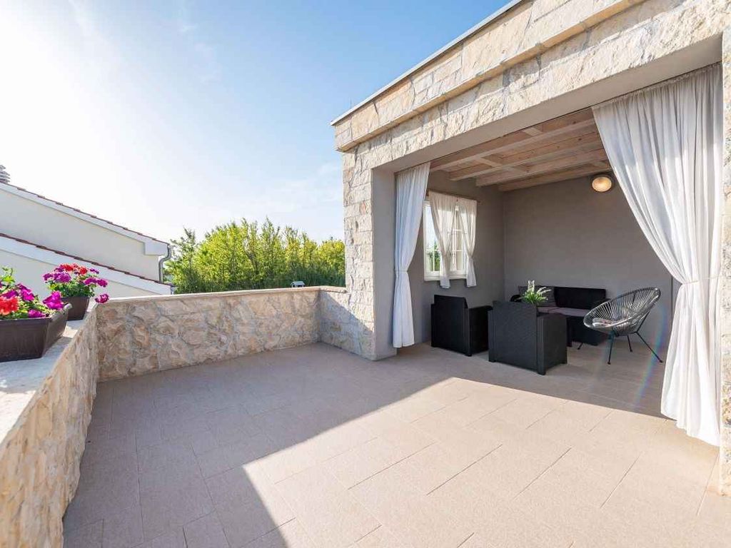 Villa mit Pool, Whirlpool und Sauna