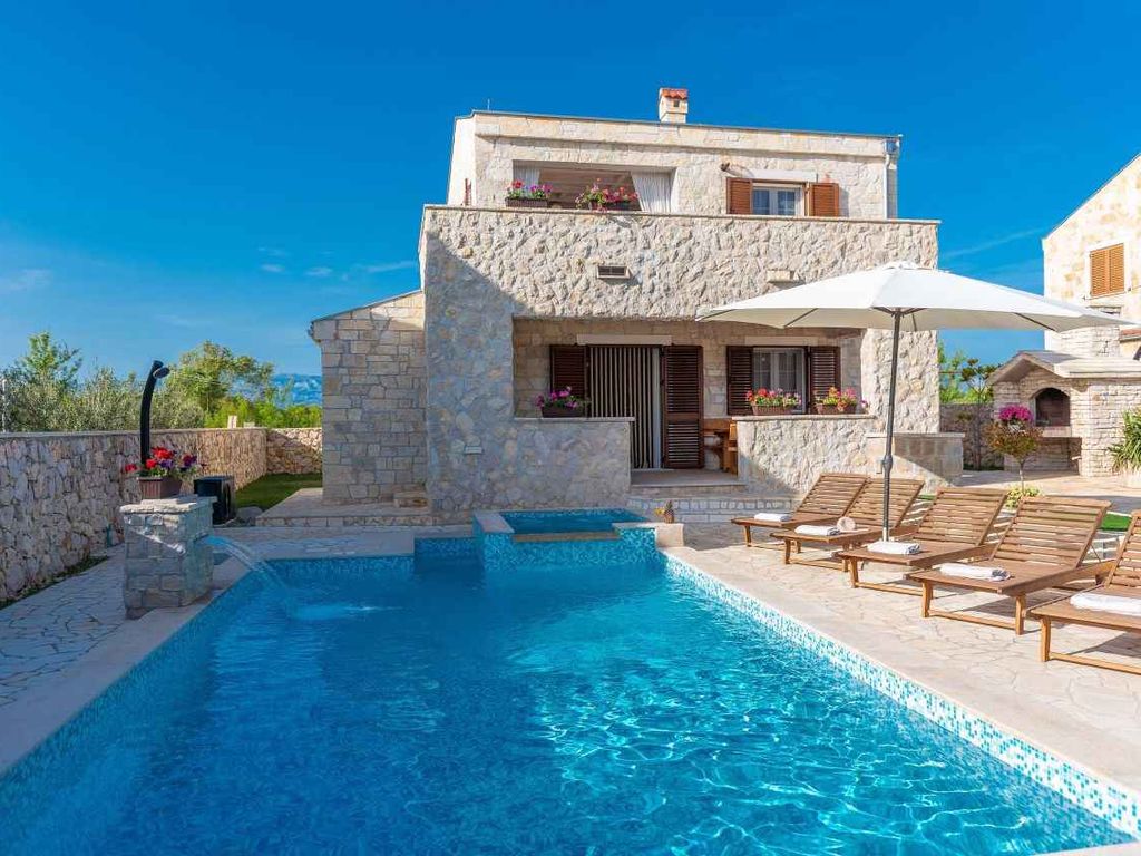 Villa mit Pool, Whirlpool und Sauna
