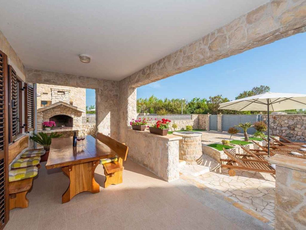 Villa mit Pool, Whirlpool und Sauna