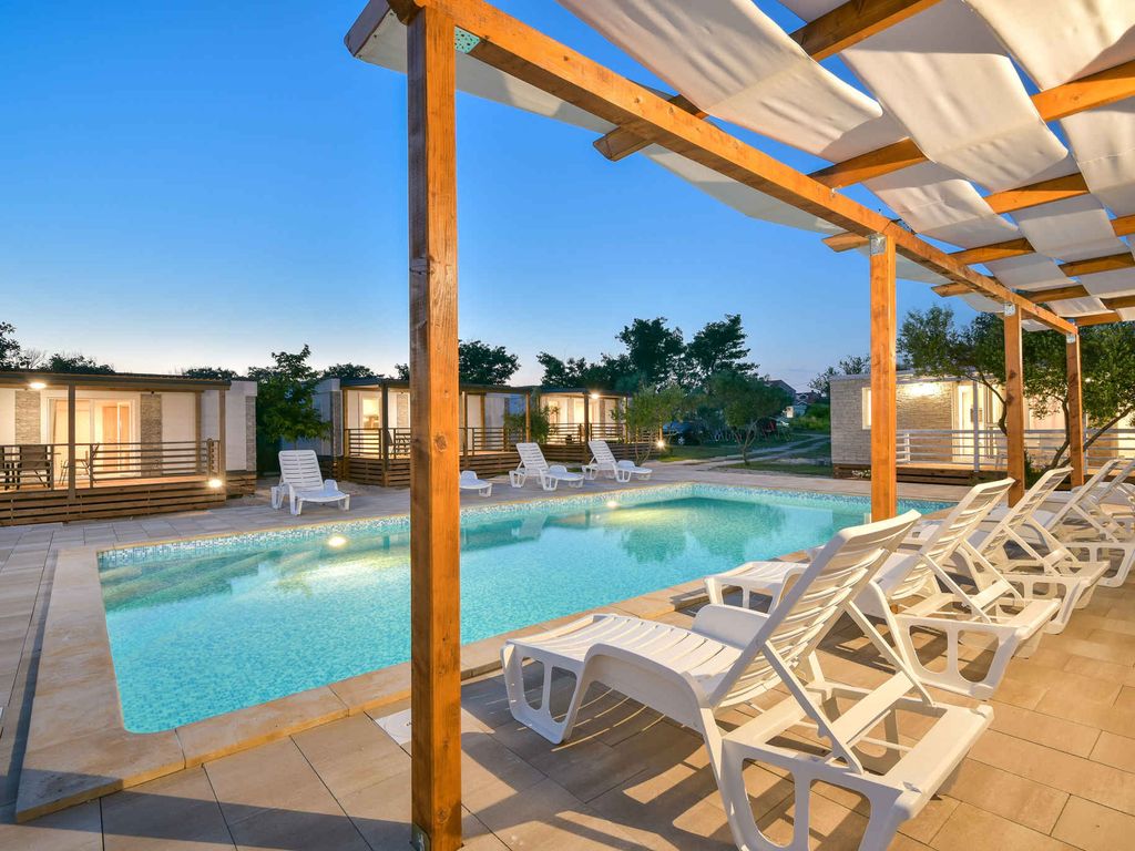 Ferienwohnung mit Klimaanlage, Pool und Meerblick