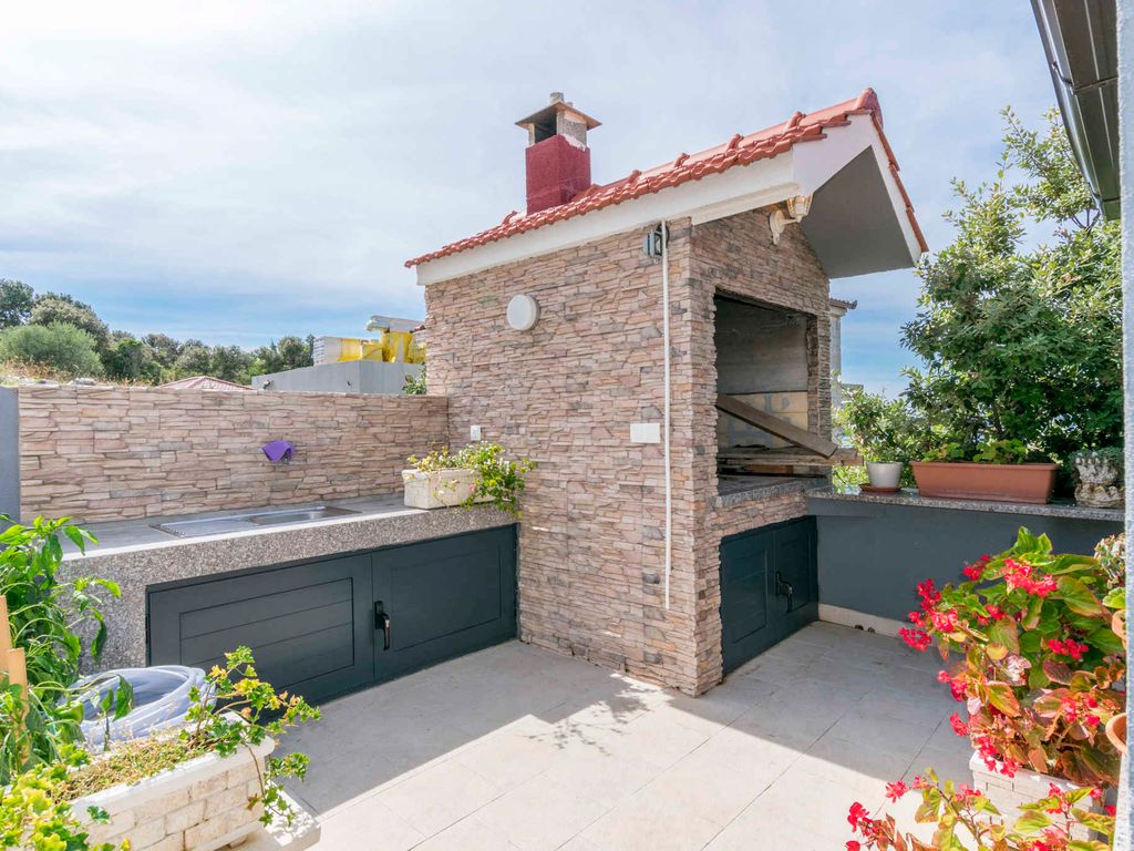 Ferienwohnung mit Außenpool und Meerblick