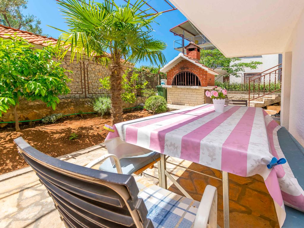 Ferienwohnung mit Parkplatz und Grill