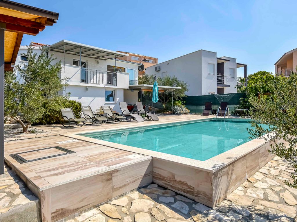 Ferienhaus mit Pool und Grillmöglichkeit