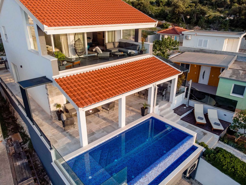 Ferienhaus mit Klimaanlage und Außenpool