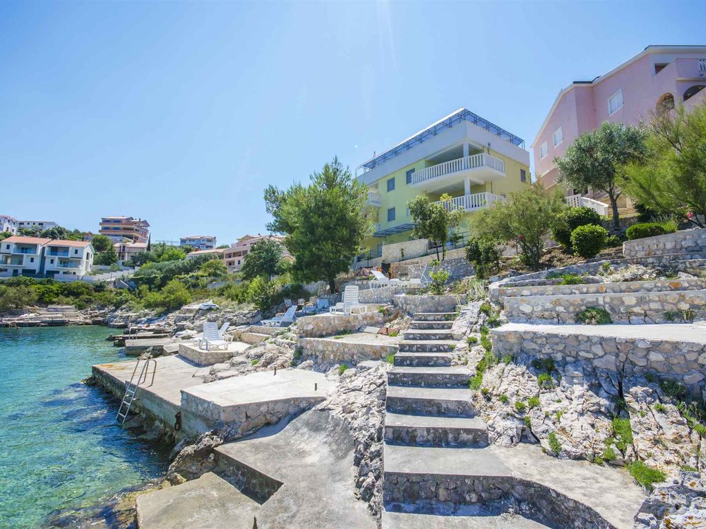 Ferienwohnung mit Terrasse und Grill