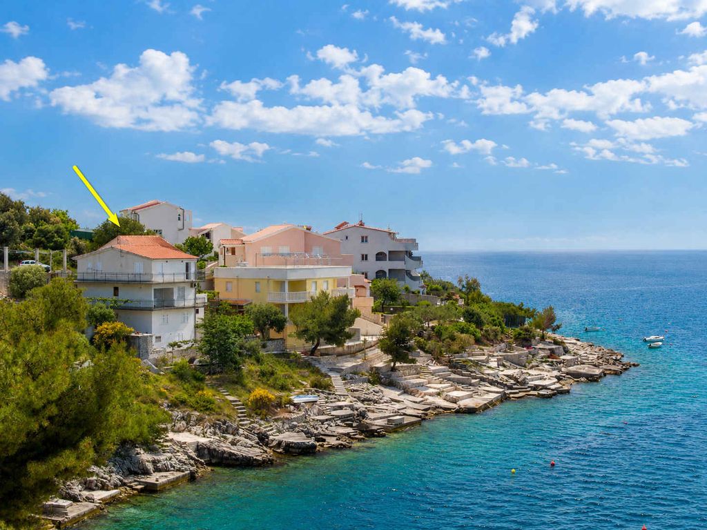 Ferienwohnung mit Klimaanlage und Balkon direkt am Meer