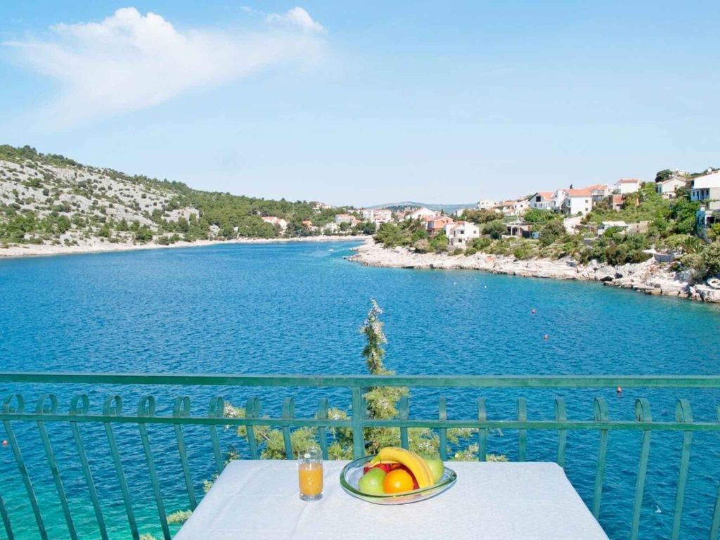 Ferienwohnung mit Klimaanlage und Balkon direkt am Meer