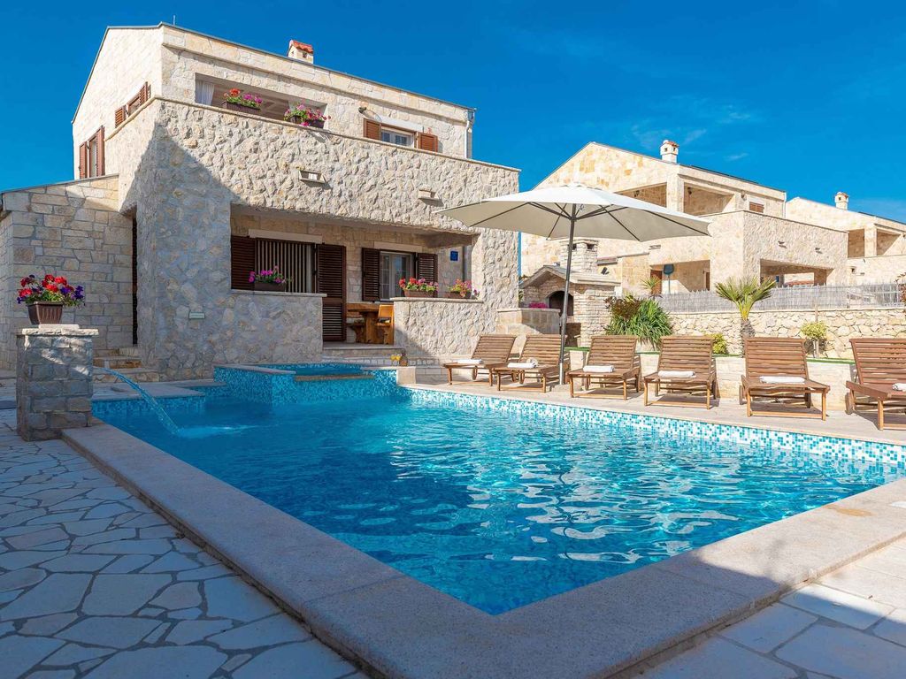 Ferienhaus mit Klimaanlage, mit Grillmöglichkeit, mit Aussenpool, mit Sauna, mit Aussen Whirlpool