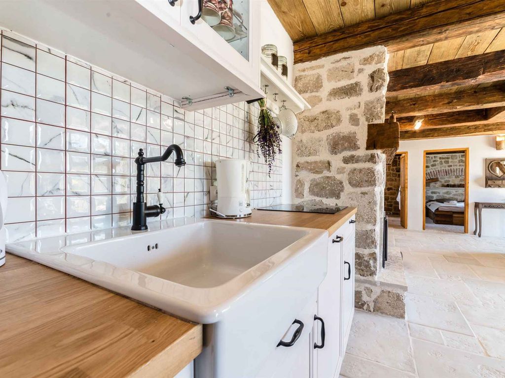 Villa mit Klimaanlage, mit Grillmöglichkeit, mit Aussenpool, mit Anlegeplatz